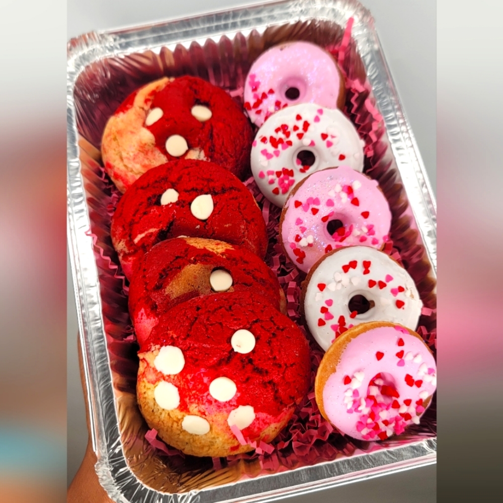 Dozen RedVelvetStrawberryVanillaWhiteChocolateChip